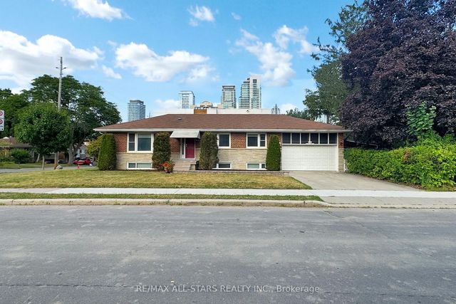 105 Betty Ann Drive, Toronto C07