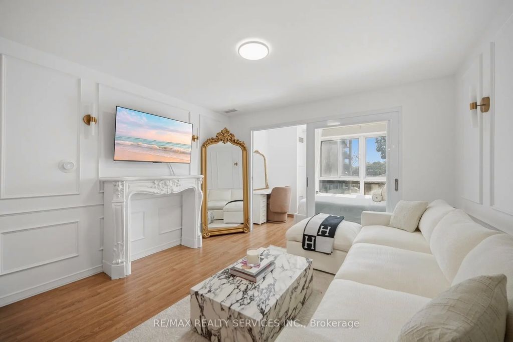 15 Maplewood Avenue 310, Toronto C03