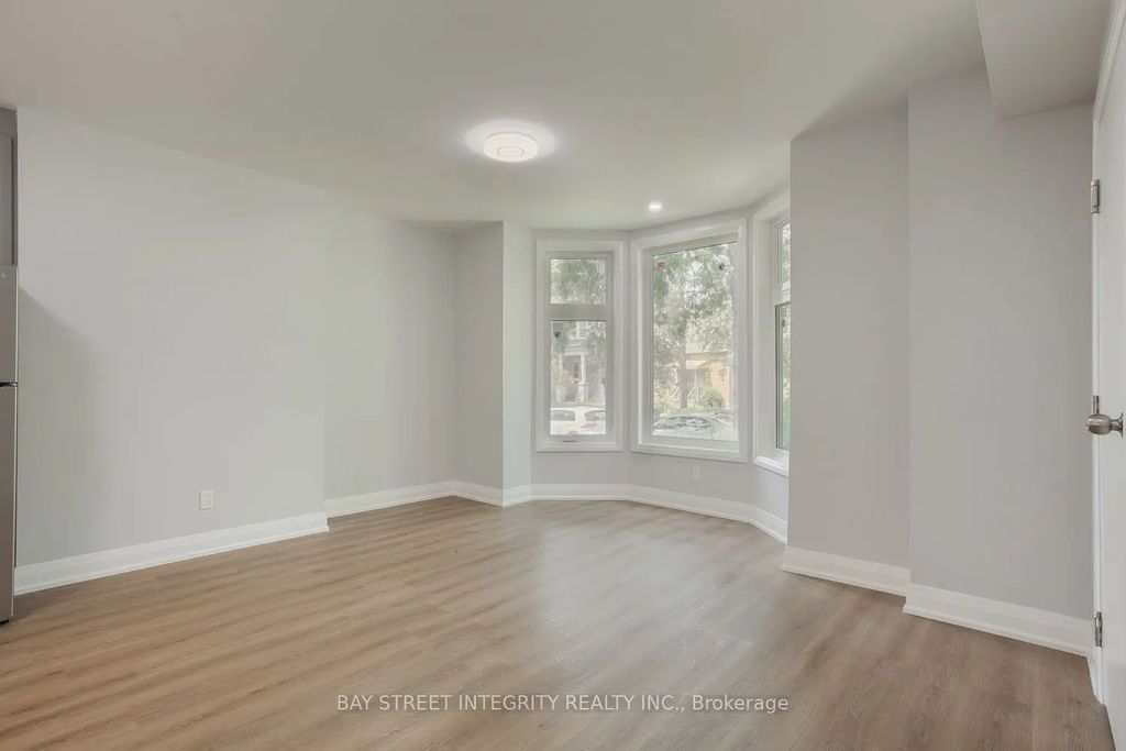 19 D'arcy Street Main Floor, Toronto C01
