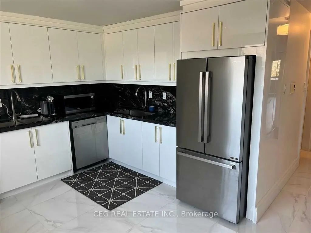 3901 Bathurst Street, Toronto C07