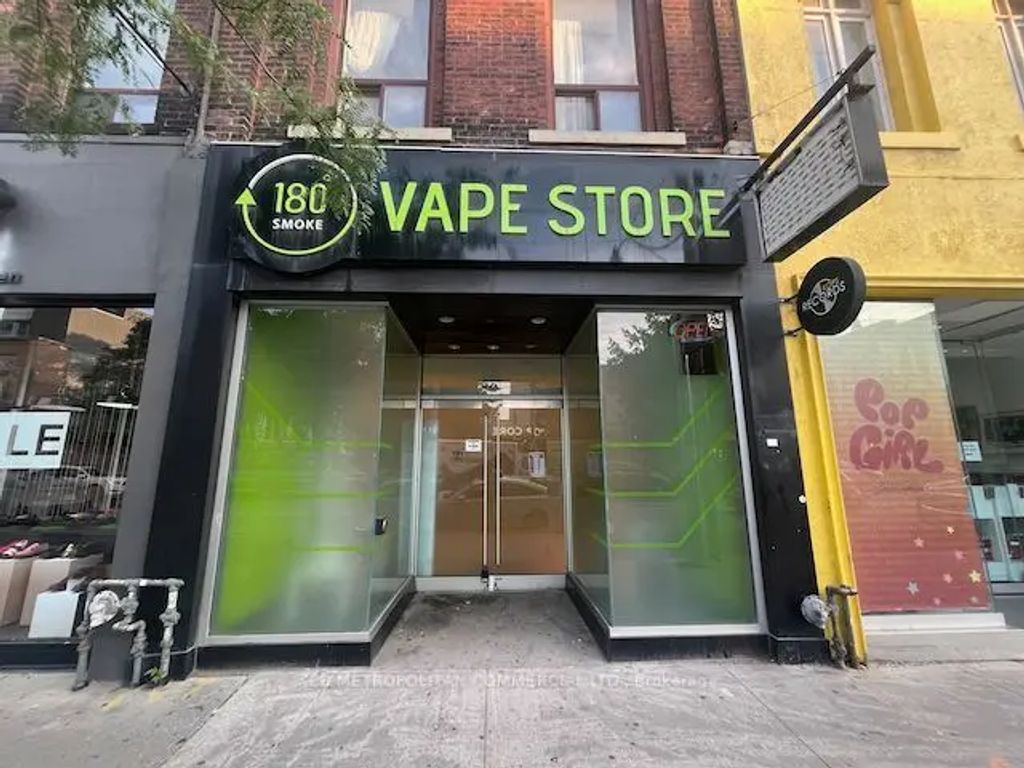 393 Queen Street W Main, Toronto C01