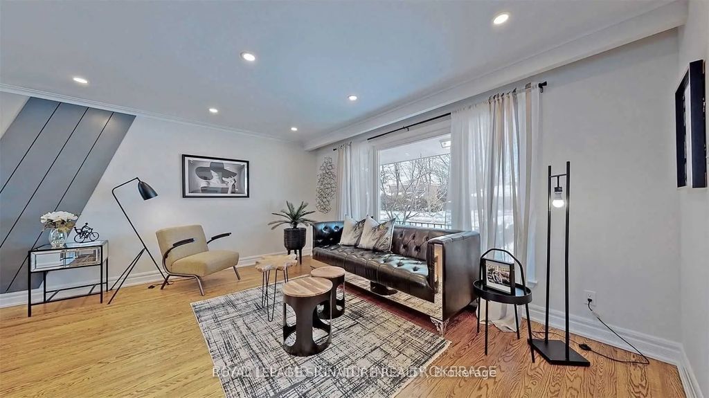 17 Baroness Crescent Upper, Toronto C15