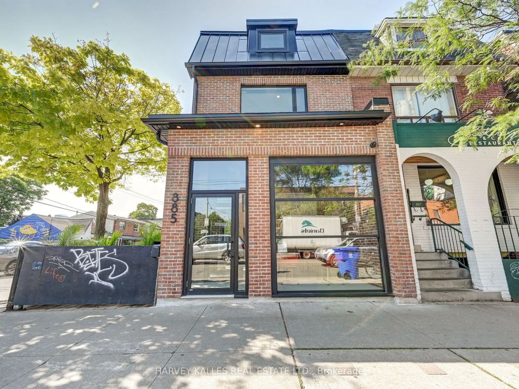 885 Dundas Street W, Toronto C01