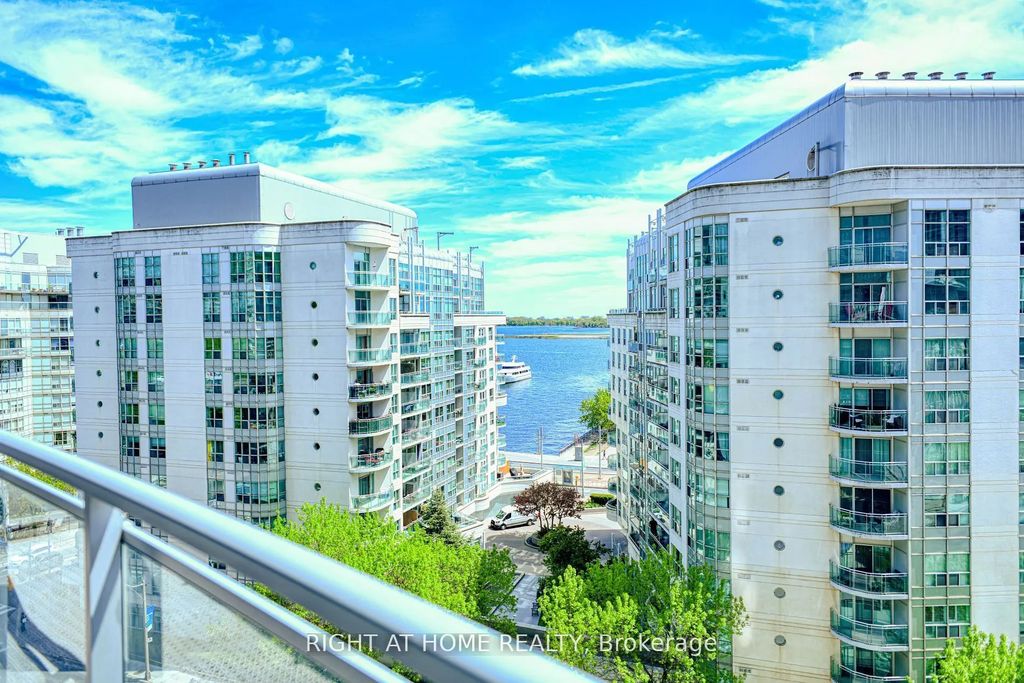 38 Dan Leckie Way S 1016, Toronto C01