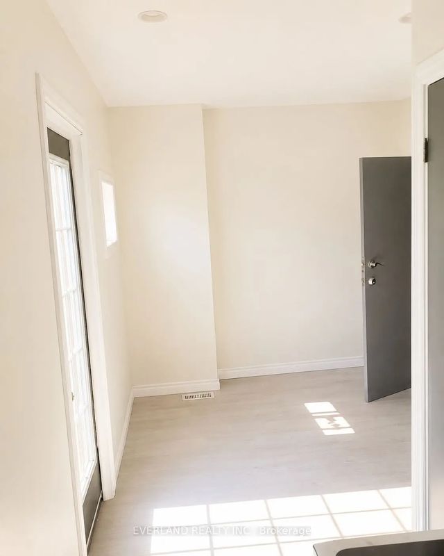 850 Bathurst Street 301, Toronto C02