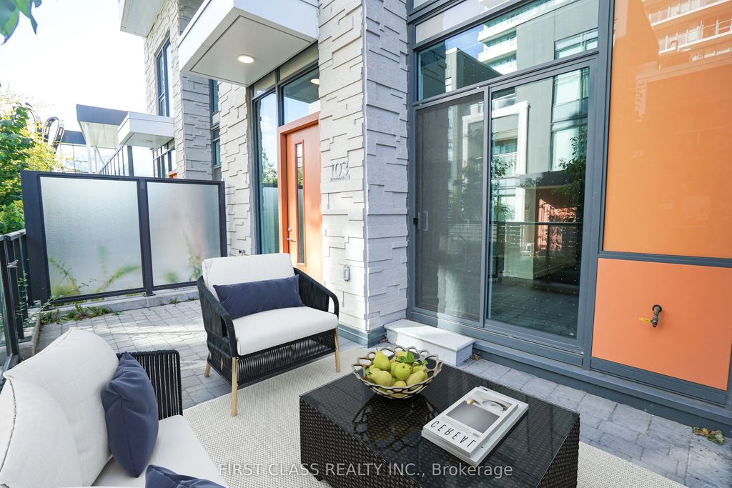 95 Mcmahon Drive Th103, Toronto C15