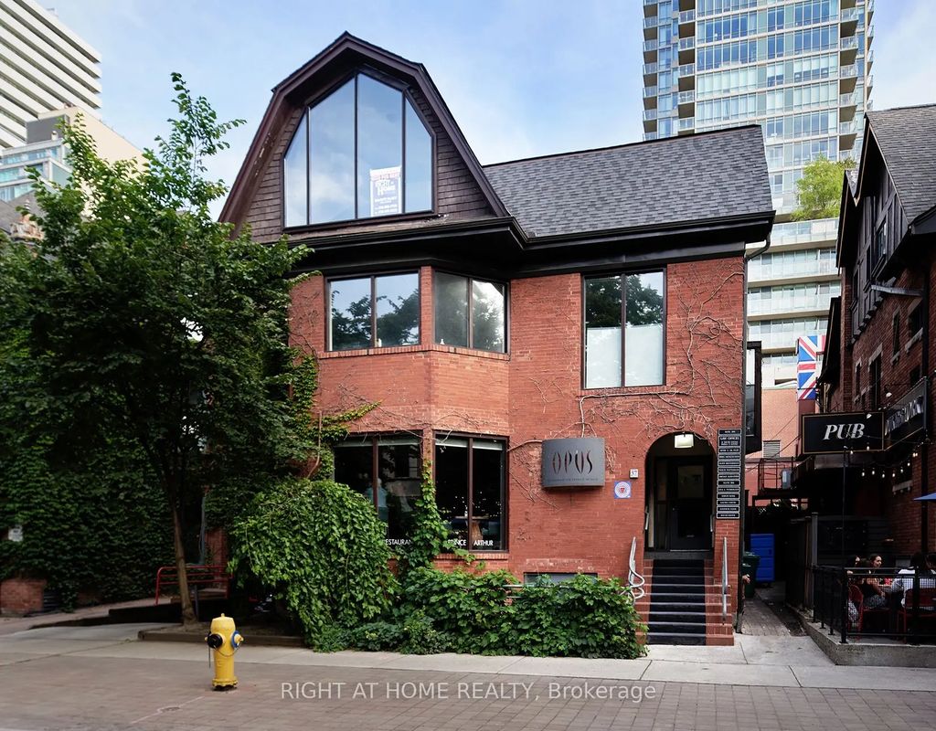 37 Prince Arthur Avenue 3rd Floor, Toronto C02