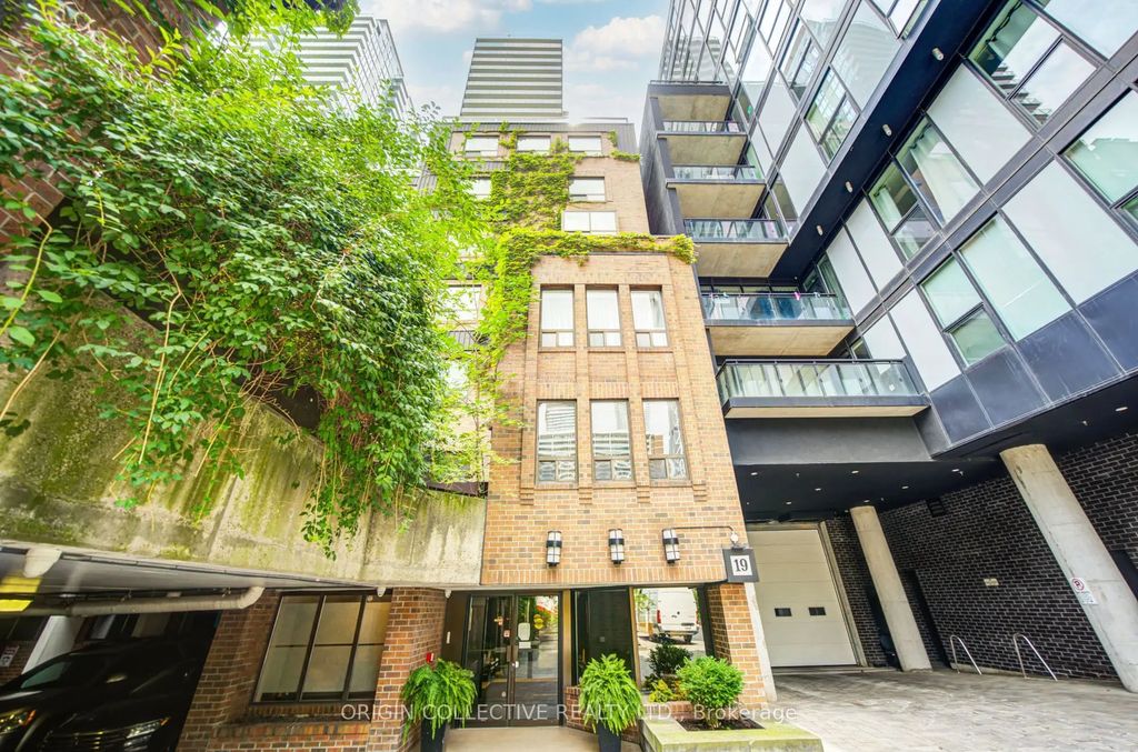19 Dundonald Street 305, Toronto C08