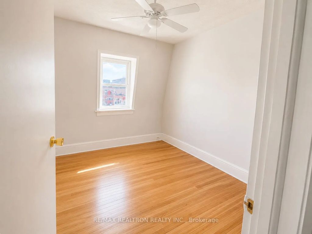 502 Queen Street E, Toronto C08