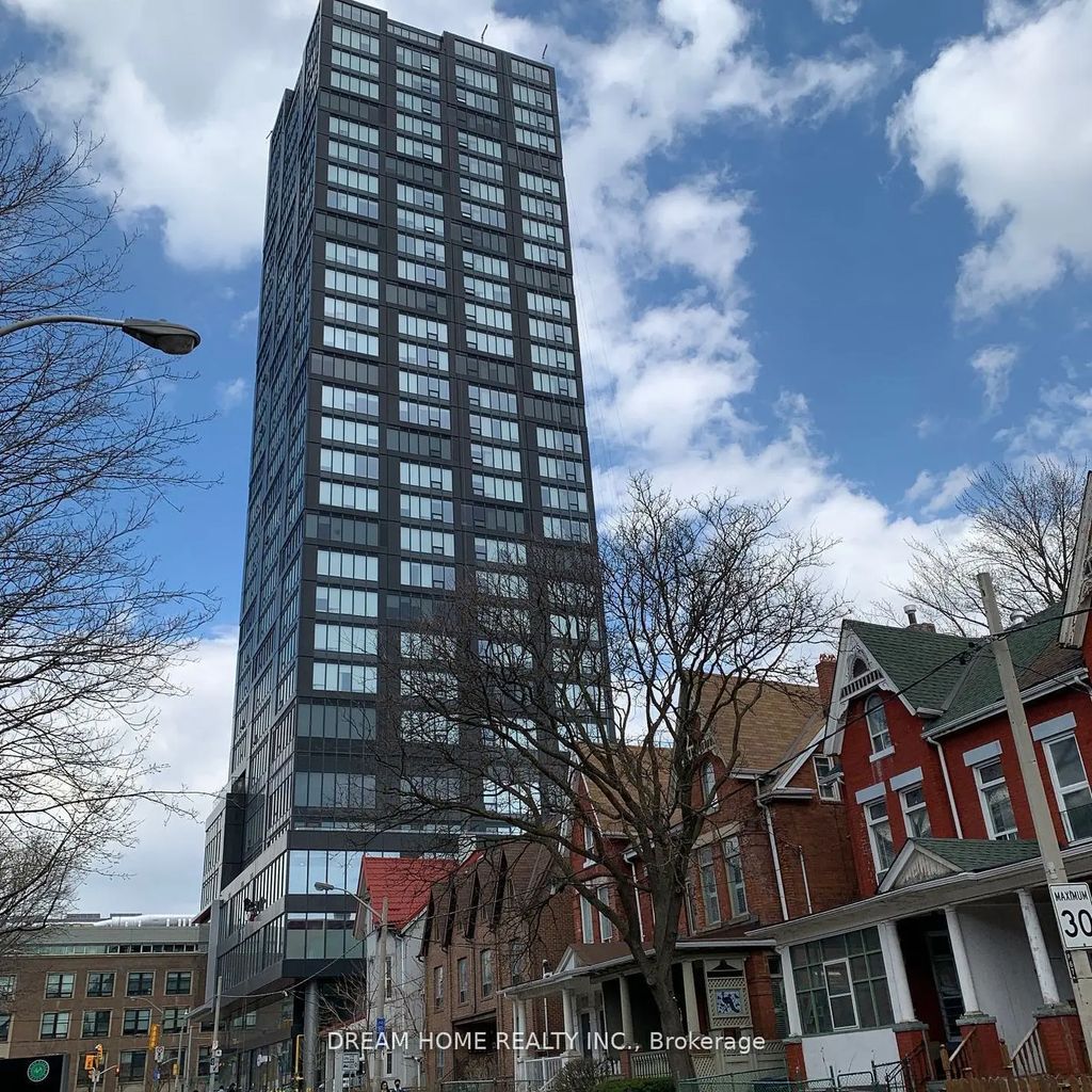203 College Street 3003, Toronto C01
