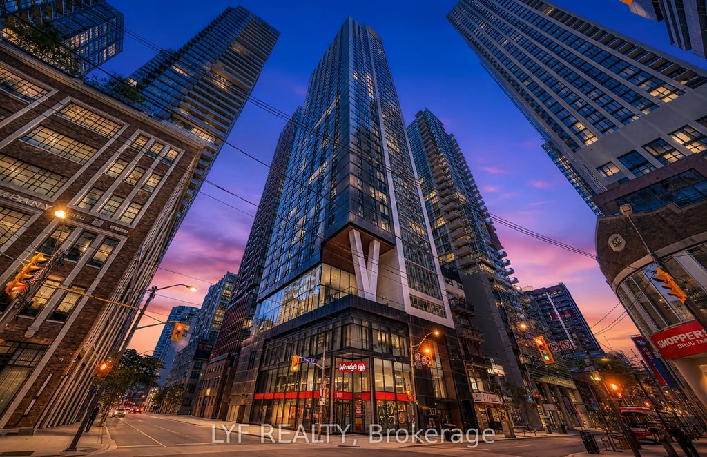 357 King Street W 2403, Toronto C01