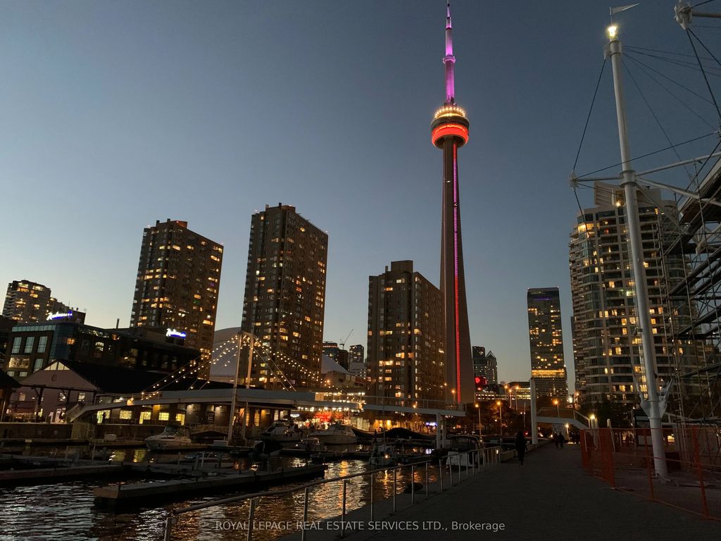 250 Queens Quay 1104, Toronto C01