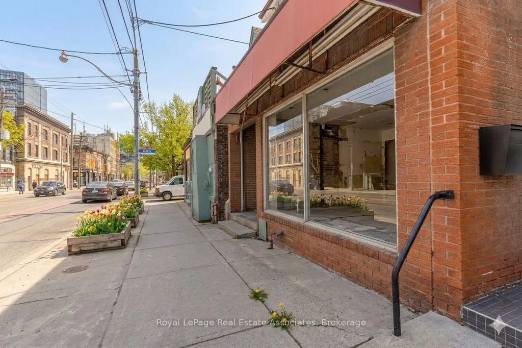 198 Bathurst Street, Toronto C01