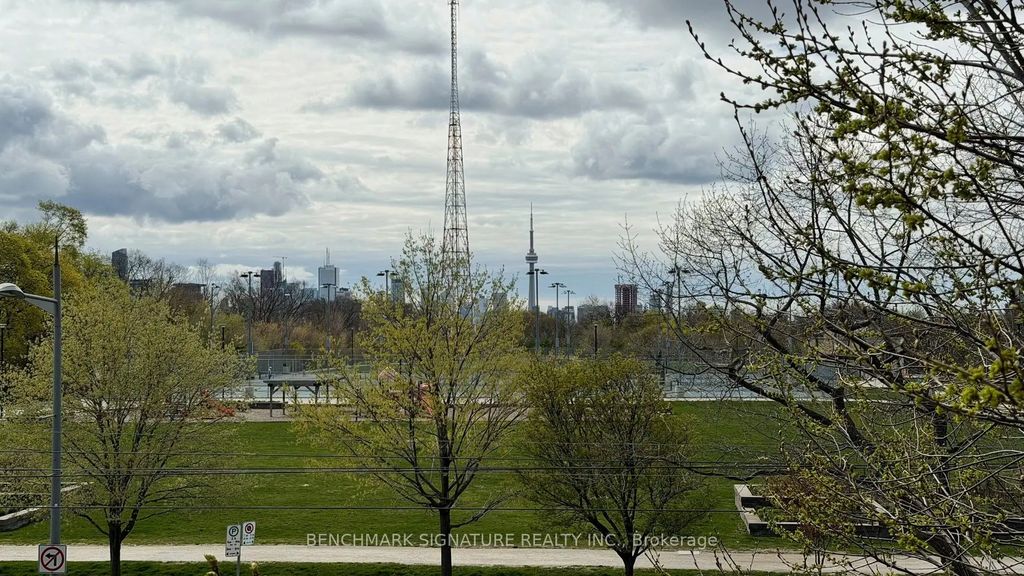 6 Parkwood Avenue Th106, Toronto C02
