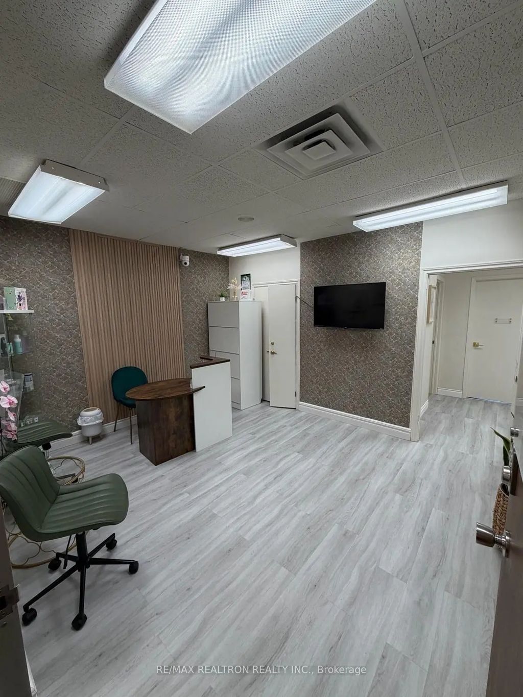 4949 Bathurst Street, Toronto C07