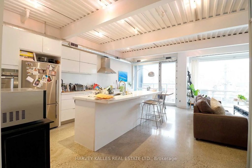 214 Bathurst Street Ph3a, Toronto C01