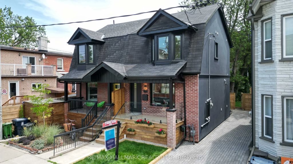 1 1/2 Delaney Crescent, Toronto C01