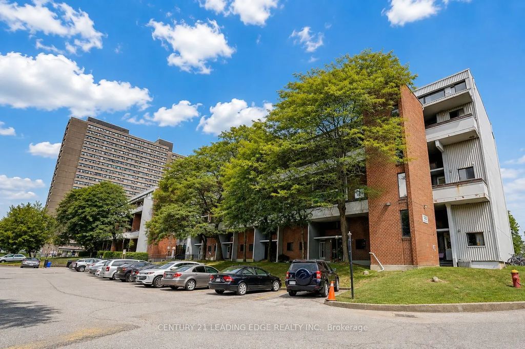 135 Leeward Glenway 207, Toronto C11