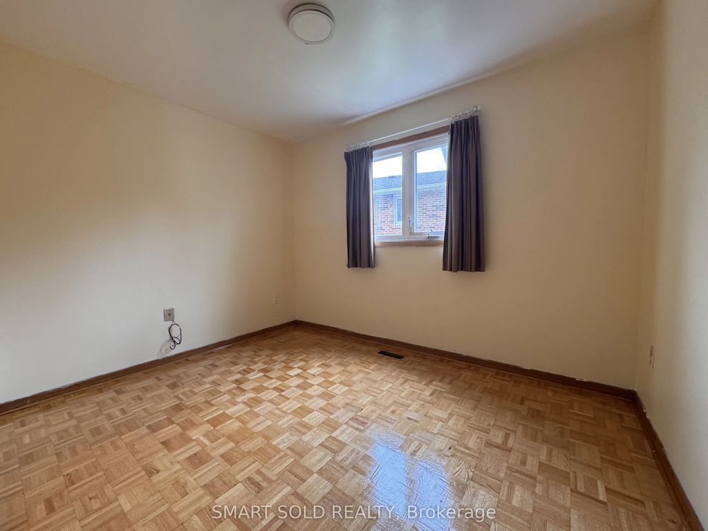 243 Shawnee Circle, Toronto C15