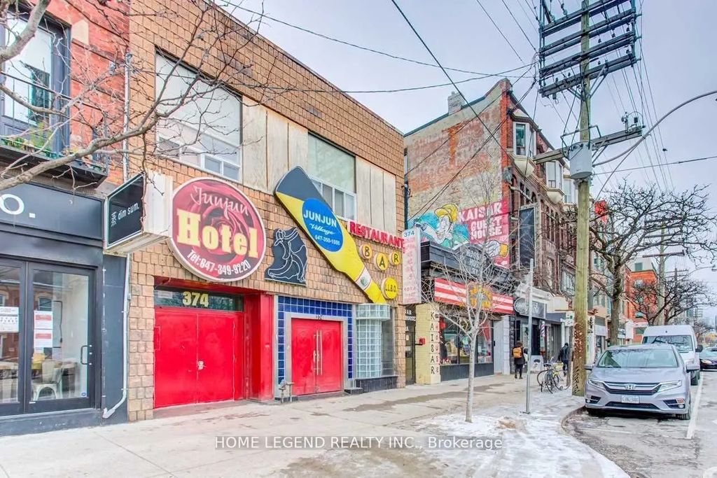 374 College Street, Toronto C01