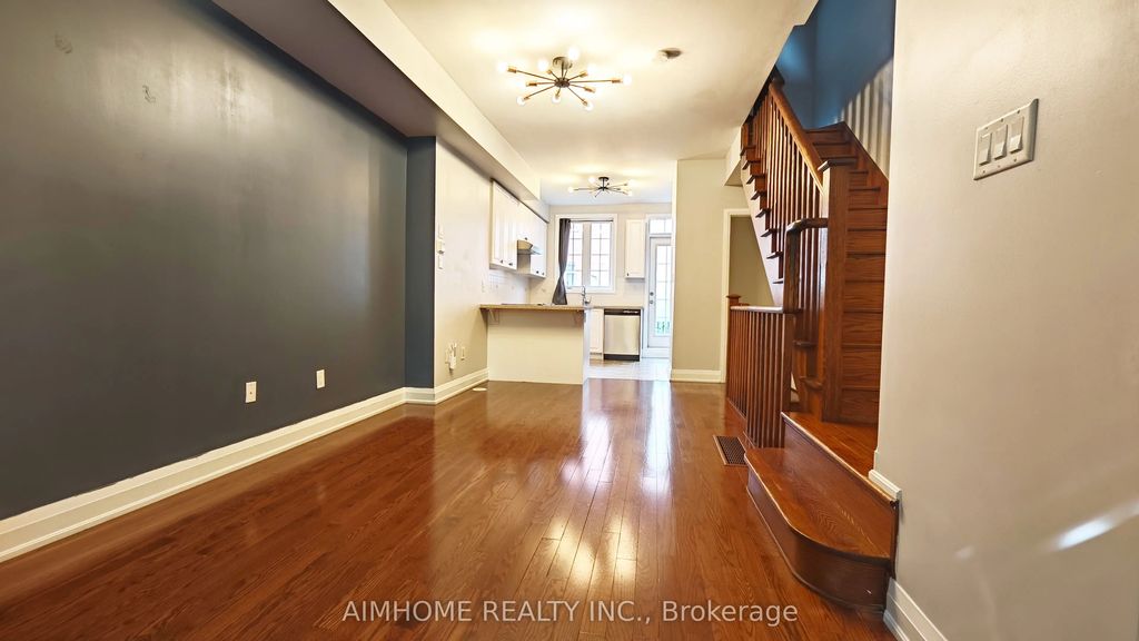 40 Raffeix Lane, Toronto C08