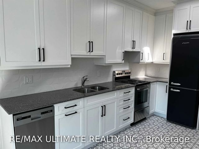 1065b St Clair Avenue W, Toronto C03