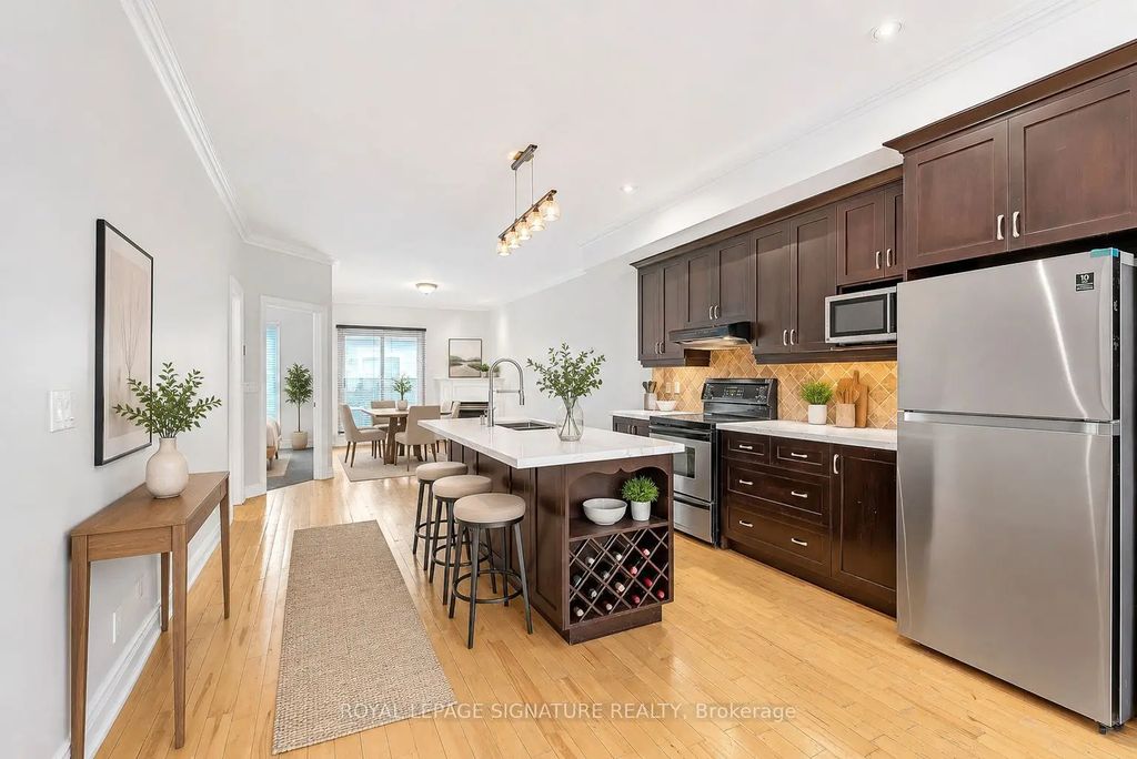 1019a College Street, Toronto C01