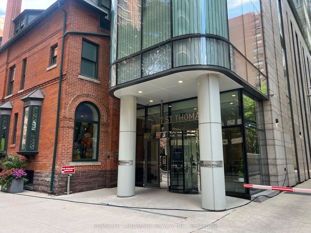 7 St Thomas Street 209, Toronto C01