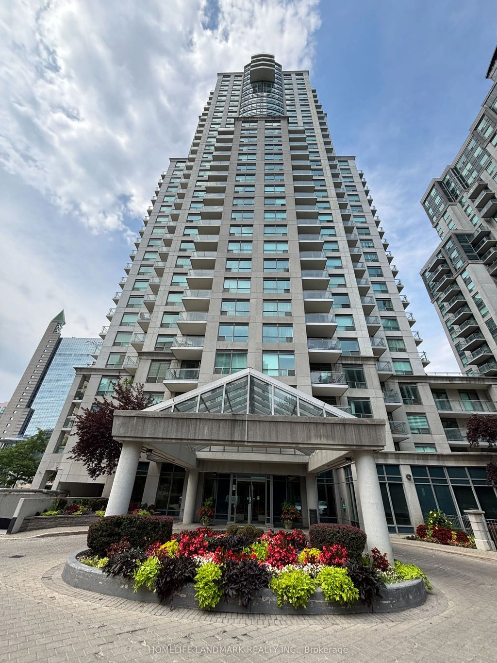 21 Hillcrest Avenue 902, Toronto C14