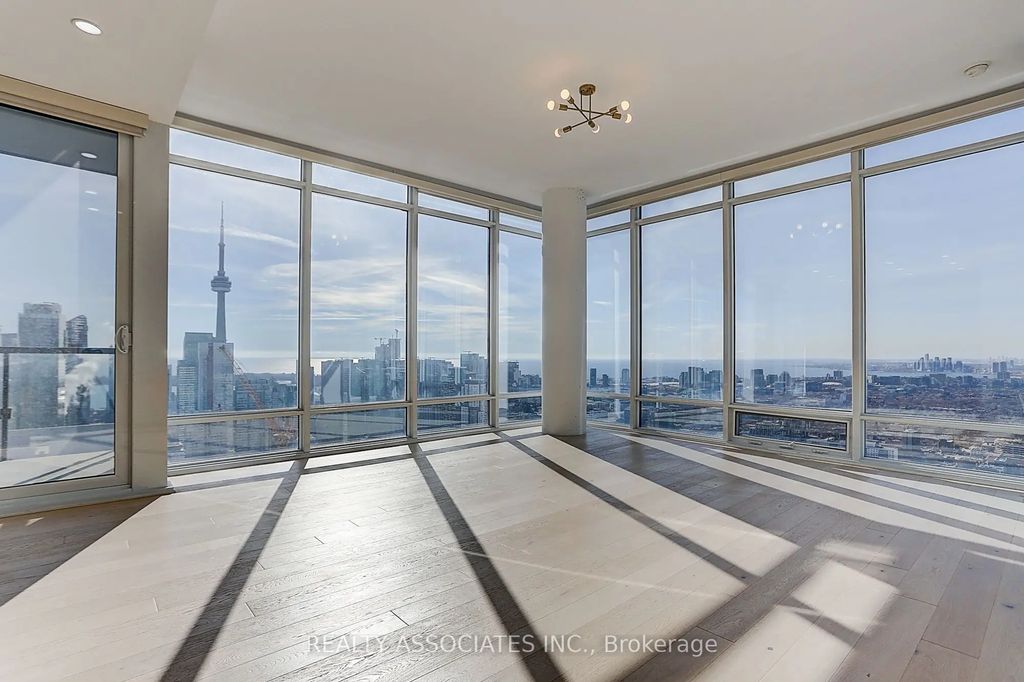 488 University Avenue 4310, Toronto C01