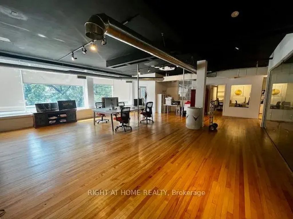 284 College Street 2nd Floor, Toronto C01