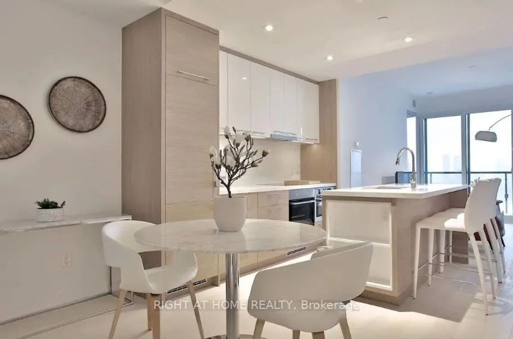488 University Avenue 4208, Toronto C01