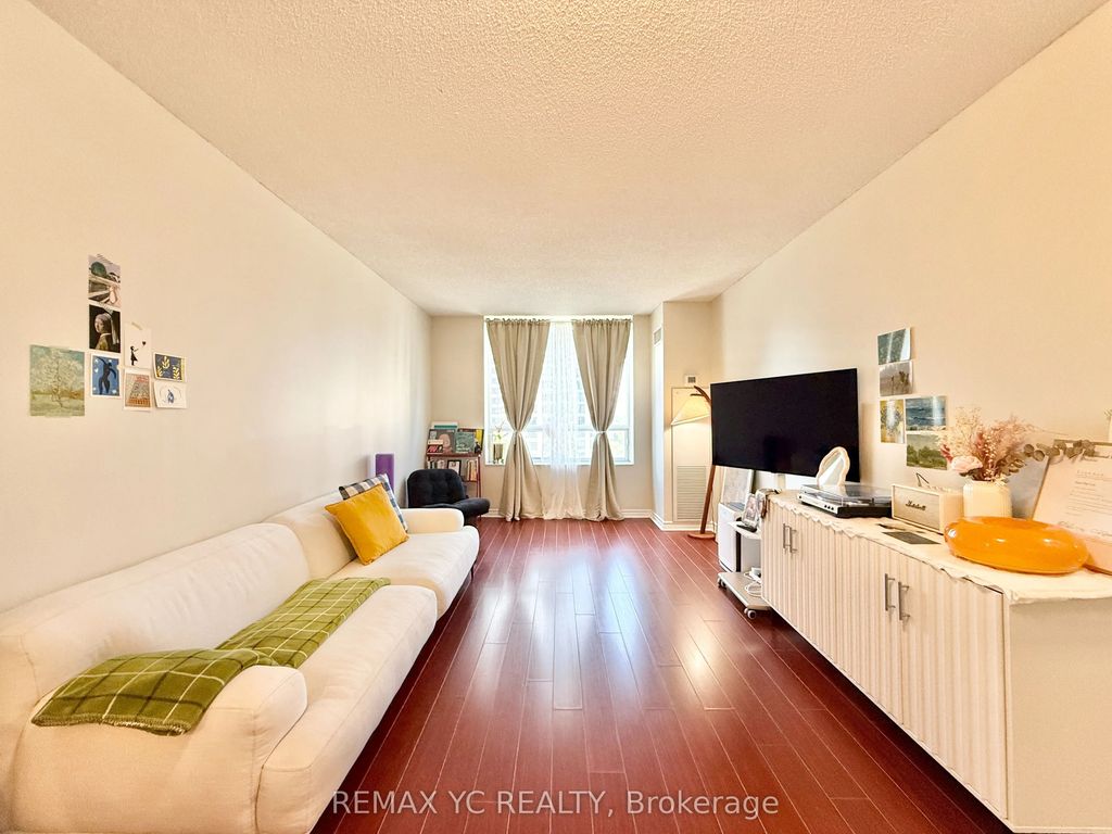 18 Sommerset Way 1011, Toronto C14