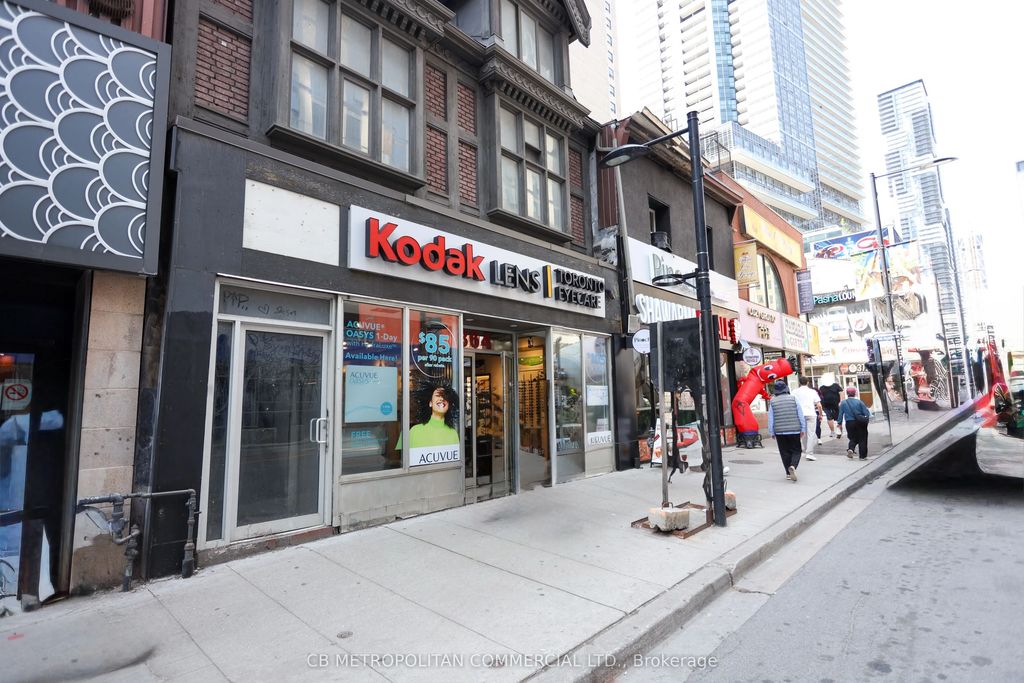 364 Yonge Street, Toronto C01
