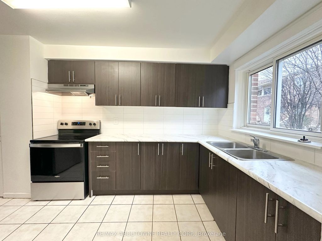 63 Havenbrook Boulevard Th4, Toronto C15