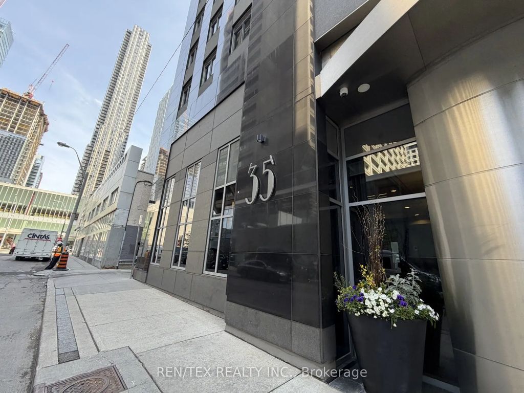 35 Balmuto Street Ph01, Toronto C01