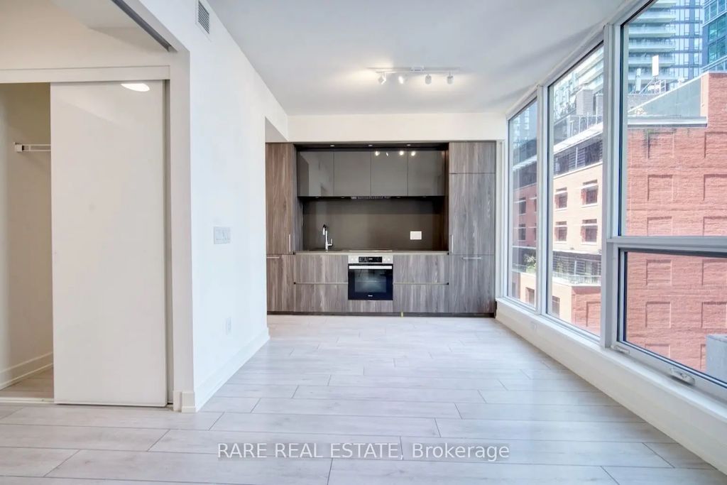 15 Mercer Street 619, Toronto C01