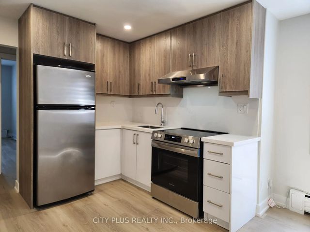 3547 Bathurst Street 2, Toronto C04