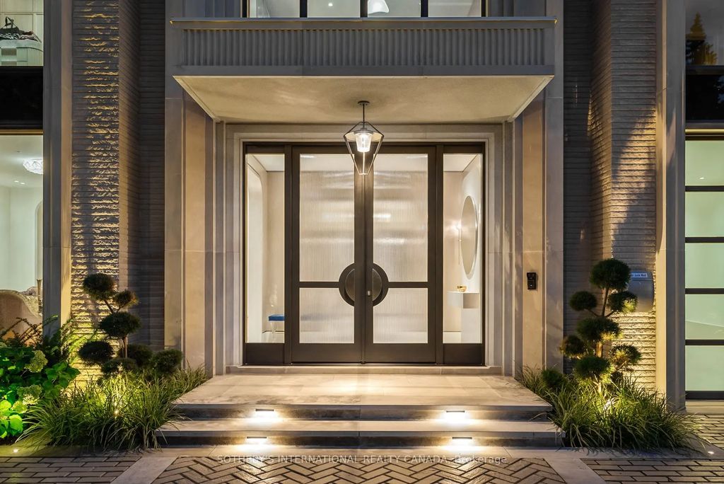 84 Old Forest Hill Road, Toronto C03
