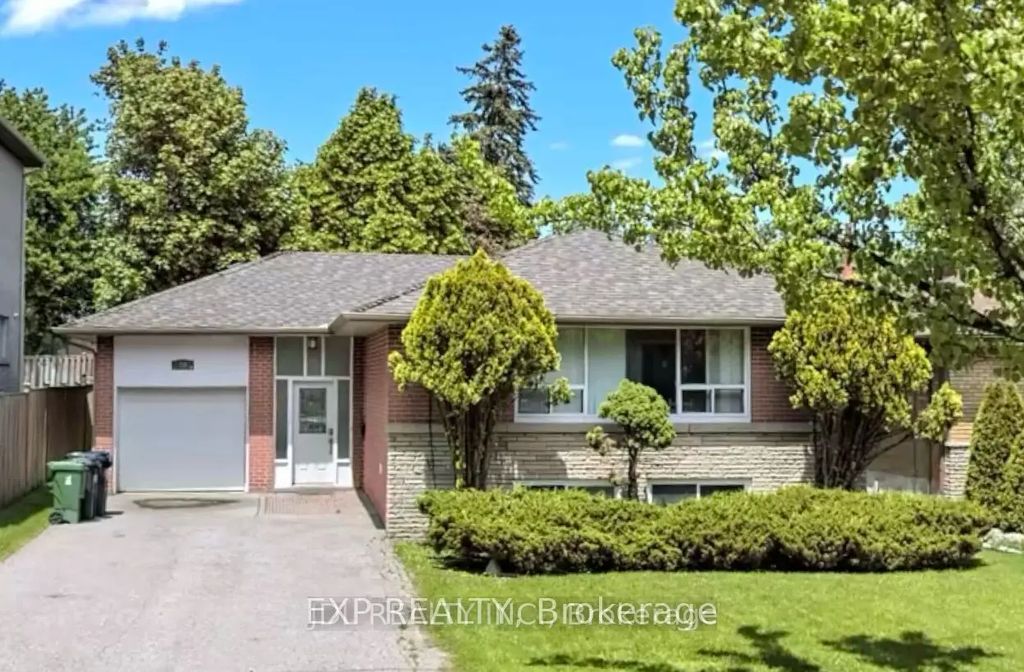20 Maureen Drive N Lower, Toronto C15