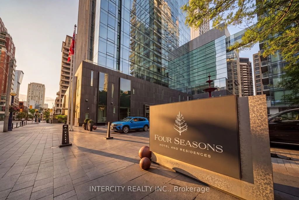 50 Yorkville Avenue 4001, Toronto C02