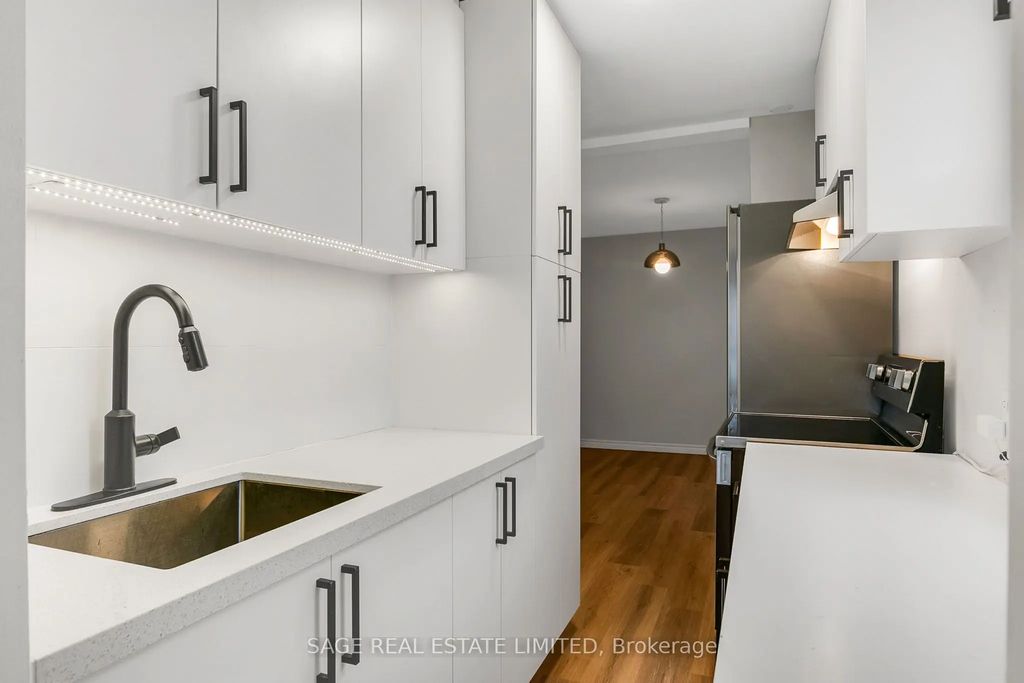 633 St Clair Avenue W Upper, Toronto C02