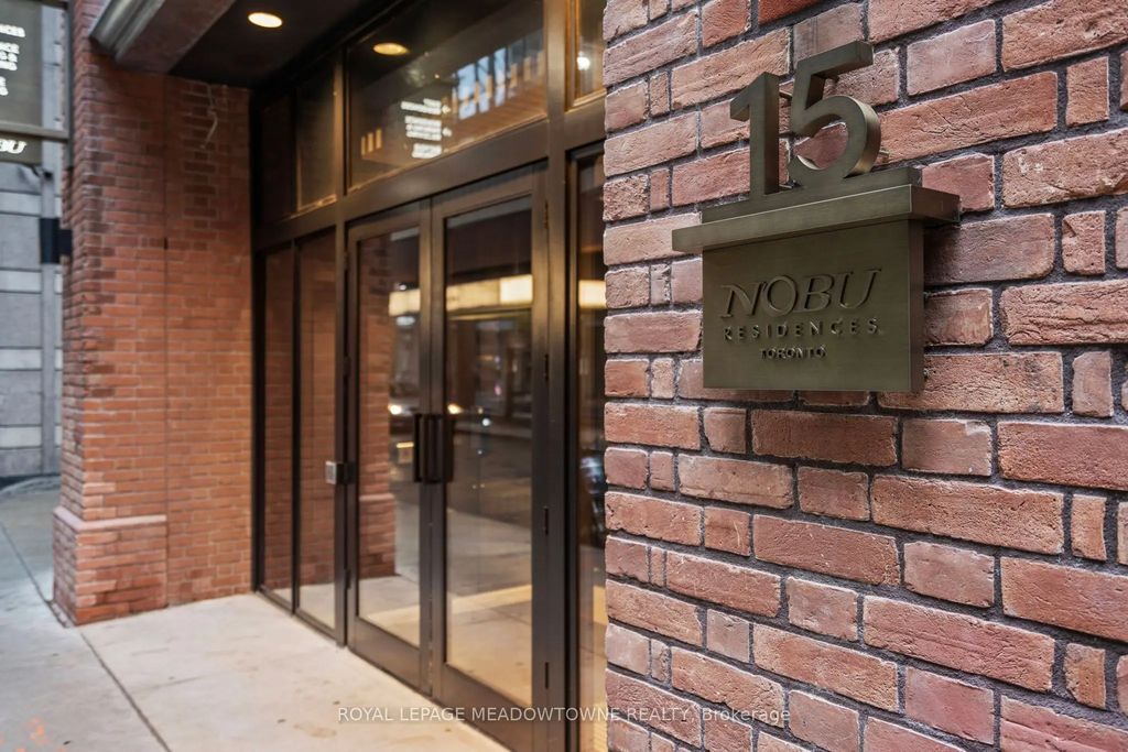 15 Mercer Street 813, Toronto C01
