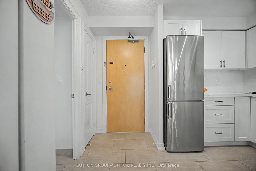 212 Eglinton Avenue 706, Toronto C10