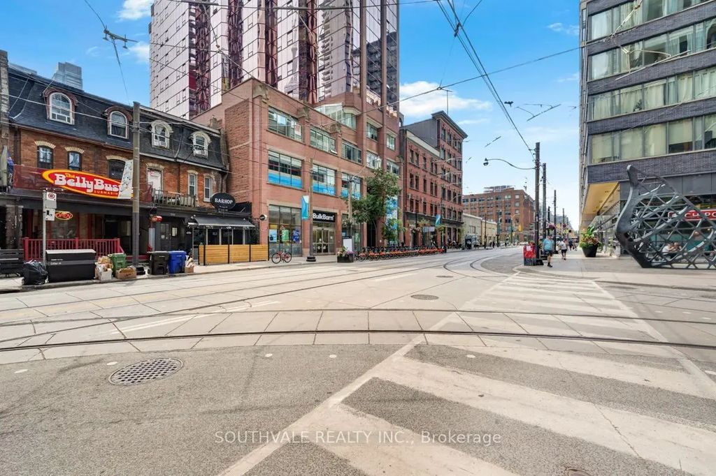393 King St. W N/a 1107, Toronto C01