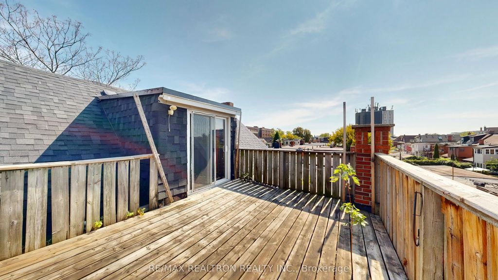 32 Macklem Avenue Upper, Toronto C01