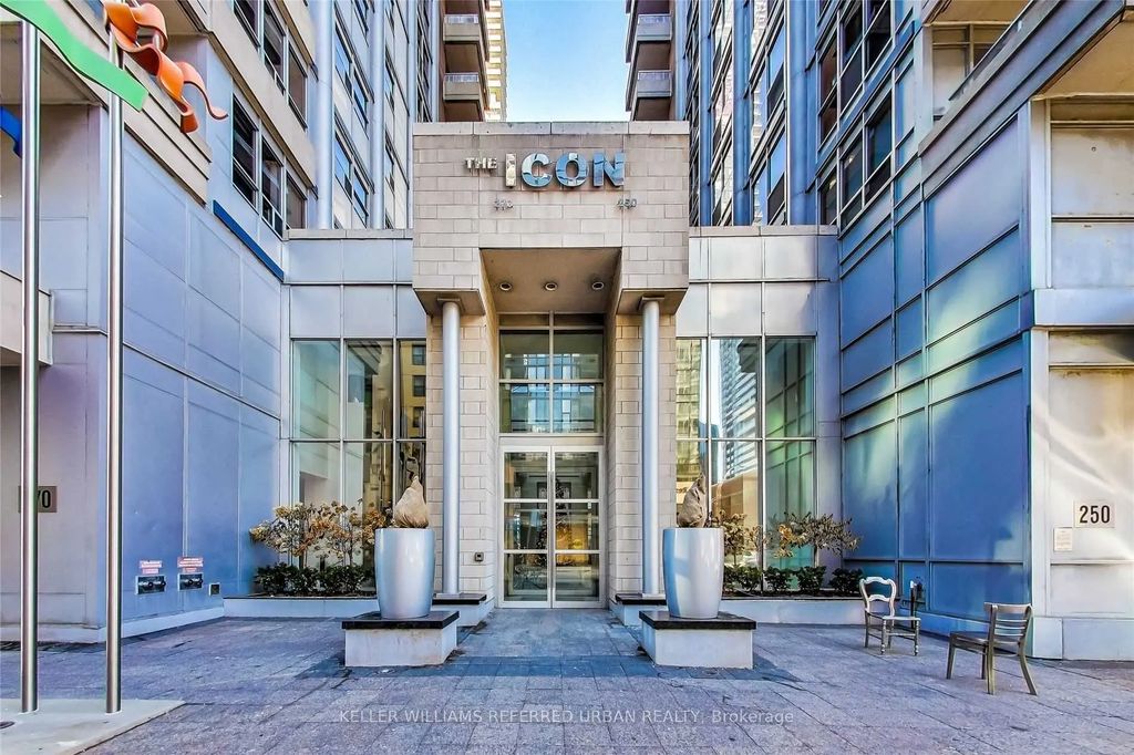 250 Wellington Street W 339, Toronto C01