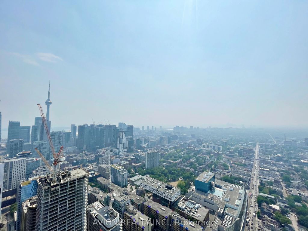 488 University Avenue 4711, Toronto C01
