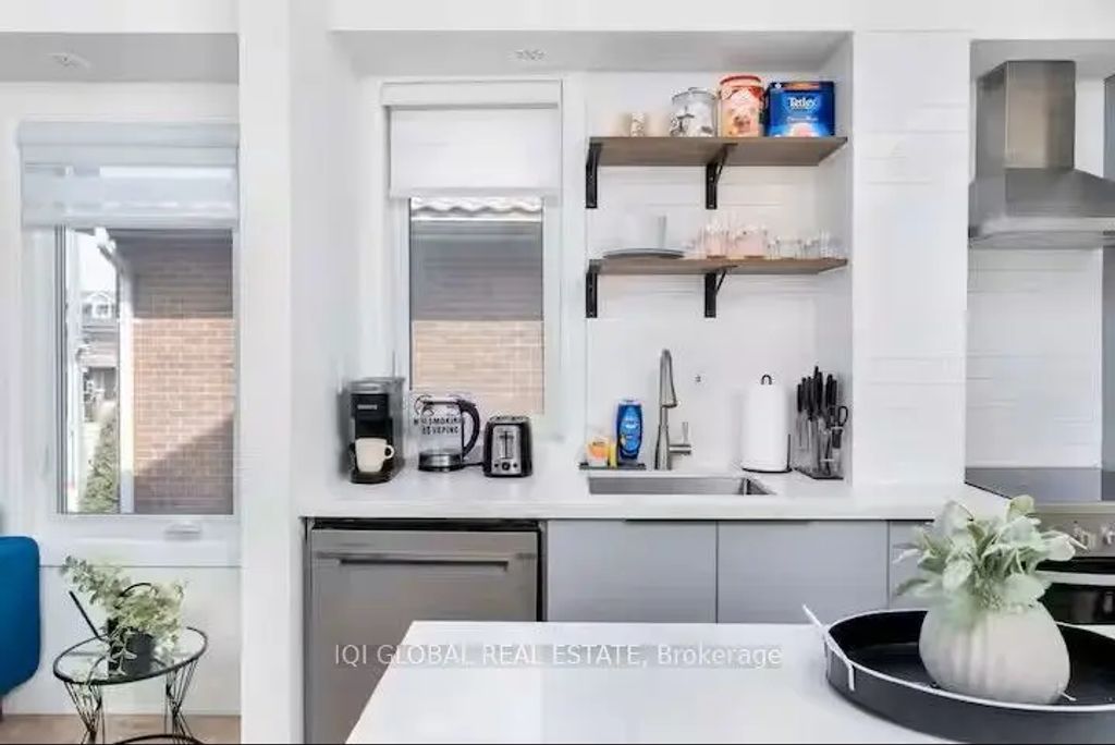 525 Ossington Avenue 2nd Floor, Toronto C01