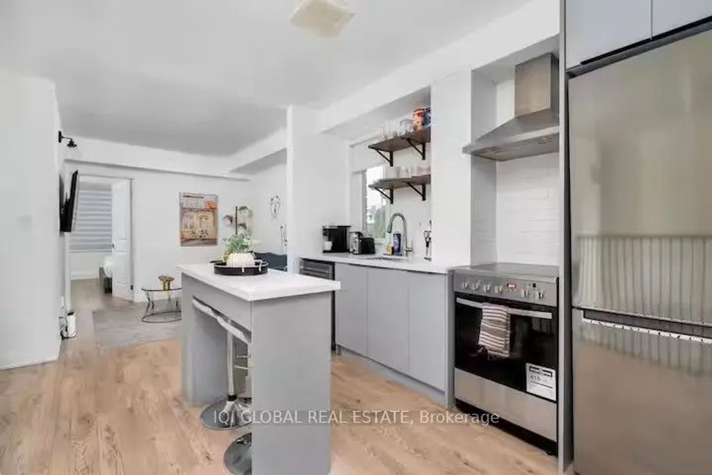 525 Ossington Avenue Mainfloor, Toronto C01